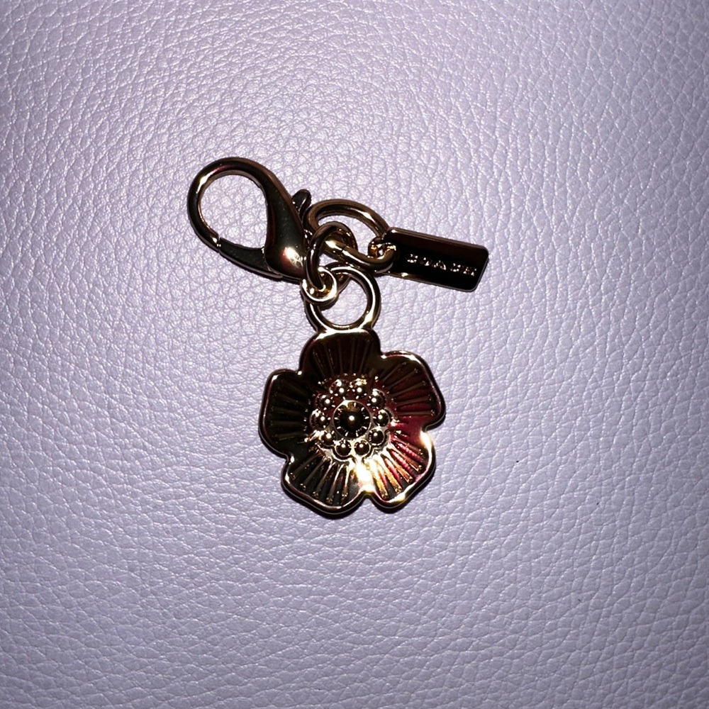 Gold Coach Flower Charm (Small)
